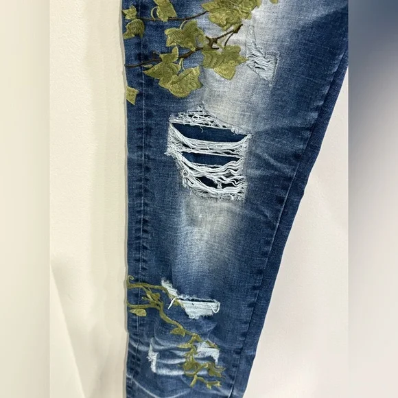 Stylish Blue Jeans with Olive Embroidered Accents - Picture 10 of 16